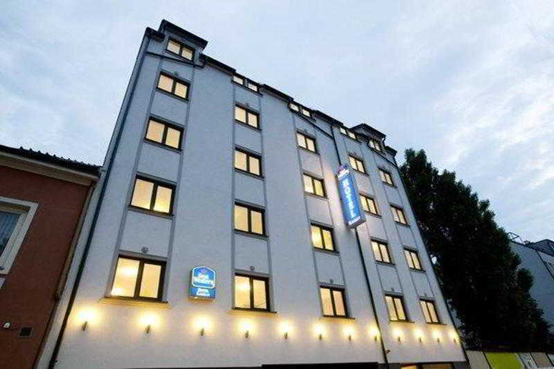 Donaustadt Kagran Hotel 3*